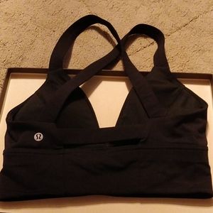 Lululemon sports bra size 6